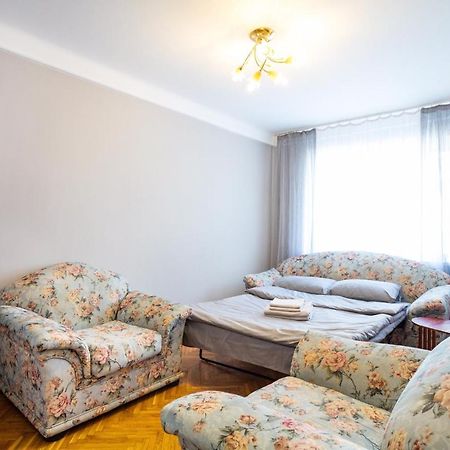 Apartment Near Metro Pecherskaya Kyiv Exterior photo