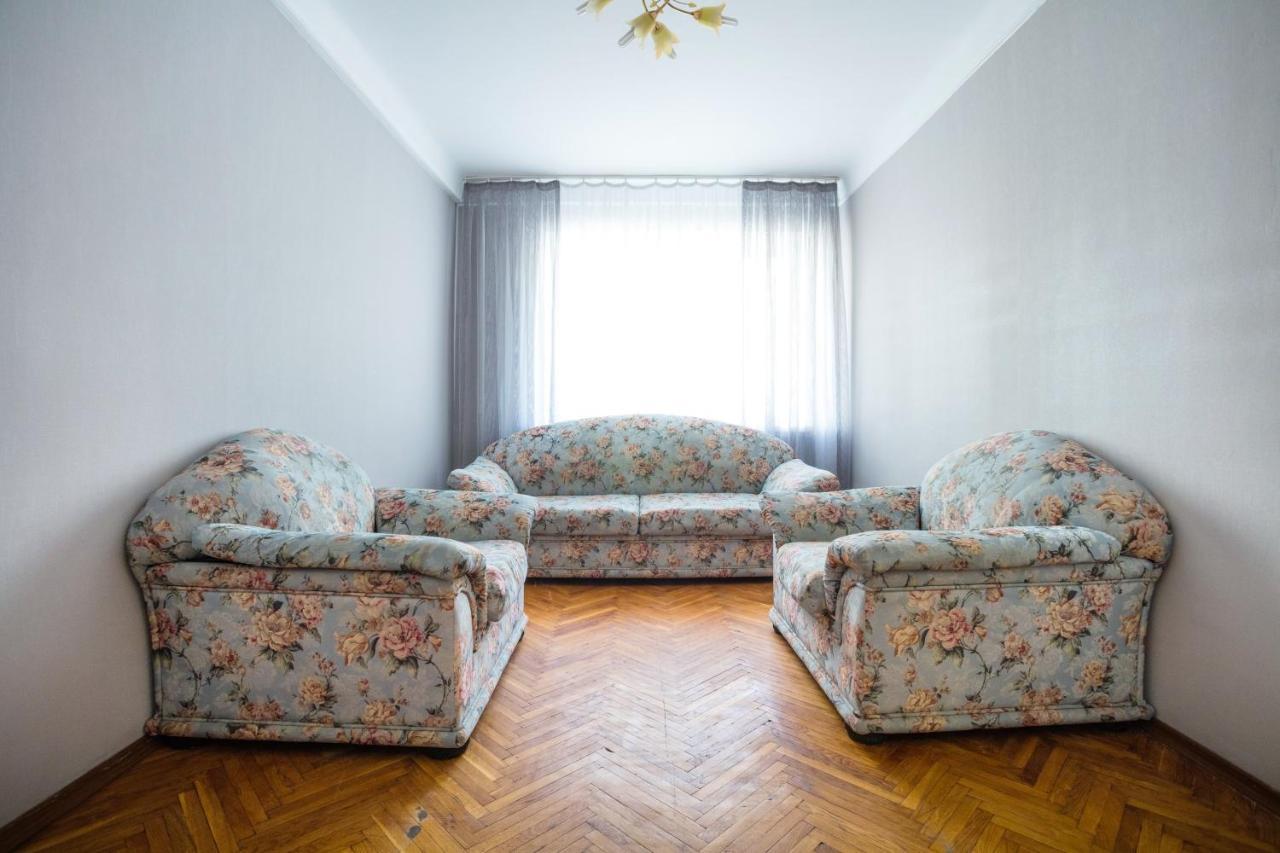 Apartment Near Metro Pecherskaya Kyiv Exterior photo