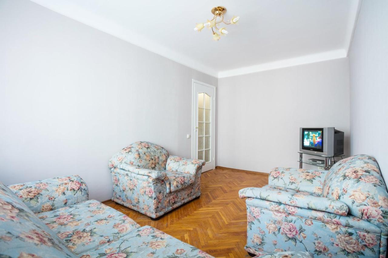 Apartment Near Metro Pecherskaya Kyiv Exterior photo